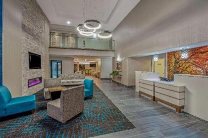 La Quinta Inn & Suites by Wyndham Dayton North - Tipp City - image 2