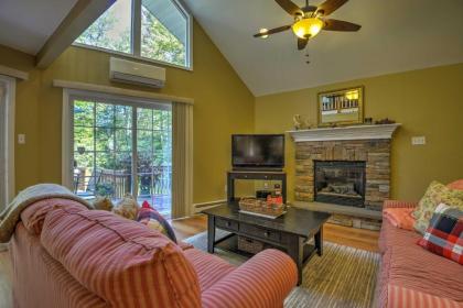 Poconos Mtn Area House with Pool Hot Tub and Golf! - image 10