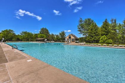 Poconos Mtn Area House with Pool Hot Tub and Golf! - image 3