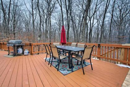 Cozy Retreat with Deck and Hot Tub 20 mins to Kalahari - image 10