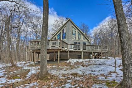 Cozy Retreat with Deck and Hot Tub 20 mins to Kalahari - image 9