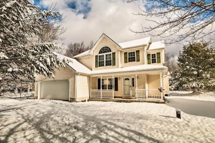 Colonial House in Quiet Area Near Camelback Resort