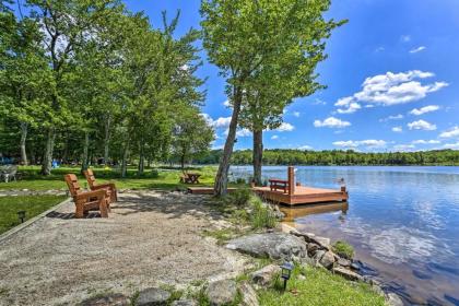 Dog Friendly Cottage with Lush Yard and Dock tobyhanna Pennsylvania