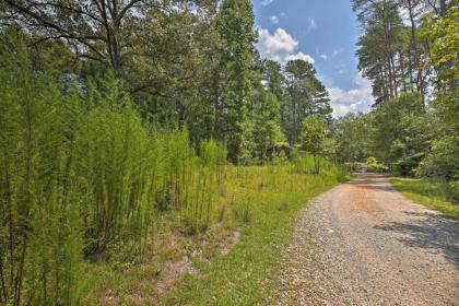 Pet-Friendly Toccoa Home with Deck and Lake Access! - image 11