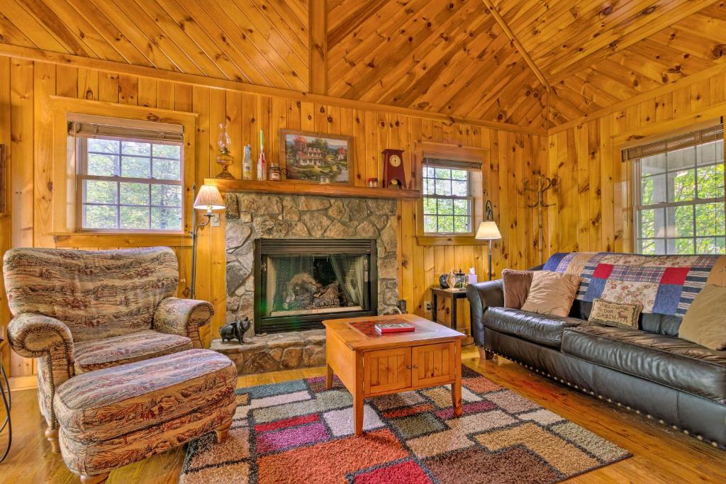 Secluded Cabin Between Boone and Blowing Rock! - main image