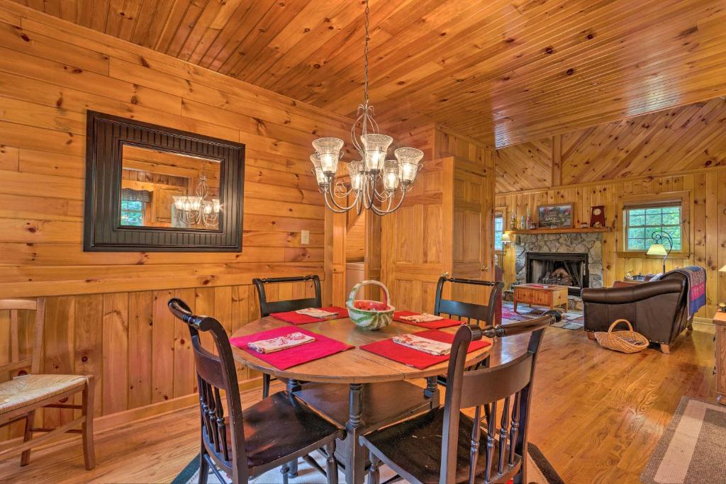 Secluded Cabin Between Boone and Blowing Rock! - image 2