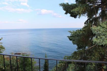 Cliff Dweller on Lake Superior - image 11