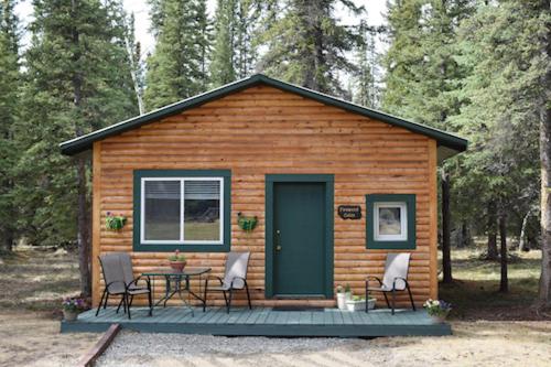 Fox n Fireweed Cabins - image 2