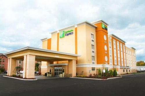 Holiday Inn Express Toledo North an IHG Hotel - main image