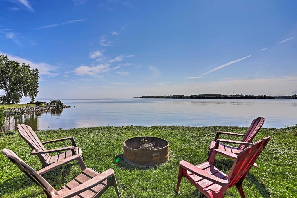 Lakefront Cottage 6 Miles to Downtown Toledo! - image 4
