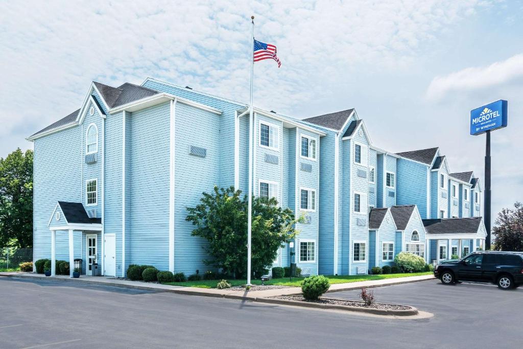 Microtel Inn & Suites Tomah - main image