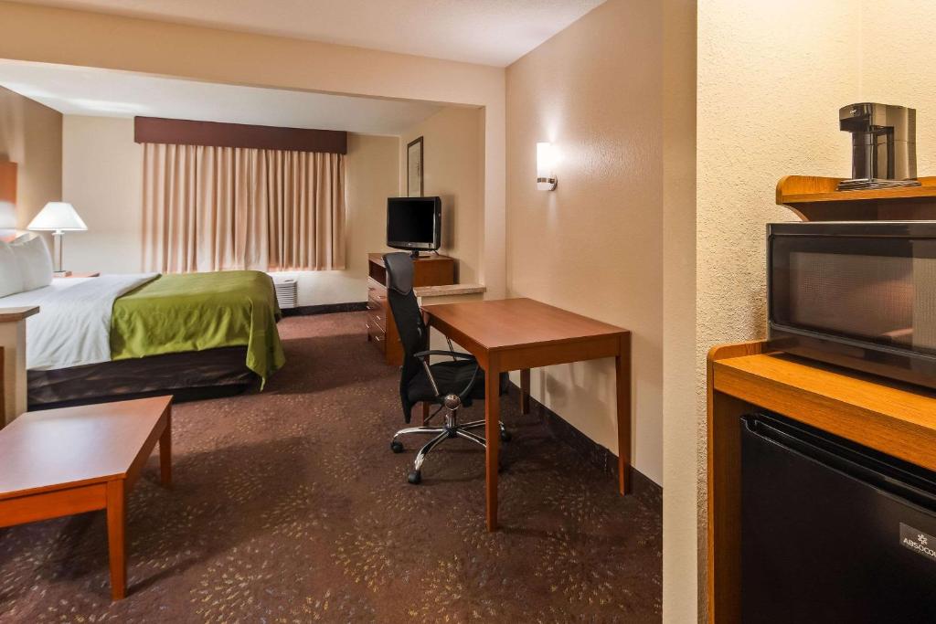 Quality Inn Tomah - image 7