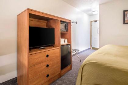 Econo Lodge Tomah - image 3