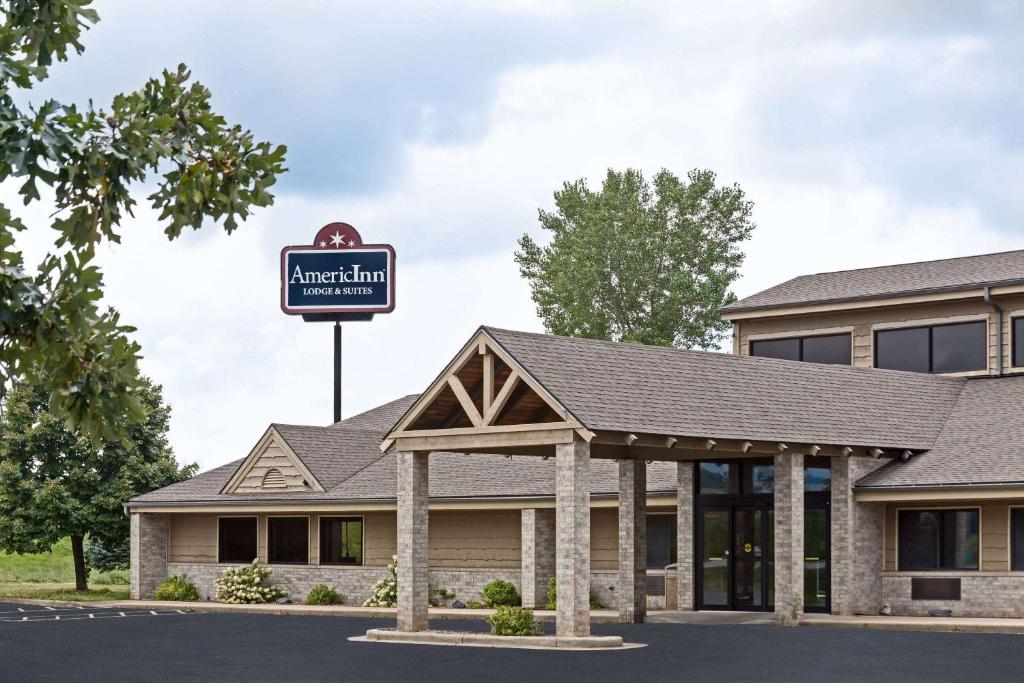 AmericInn by Wyndham Tomah - main image