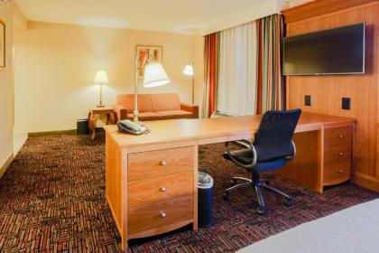 Hampton Inn & Suites Tomball - image 7