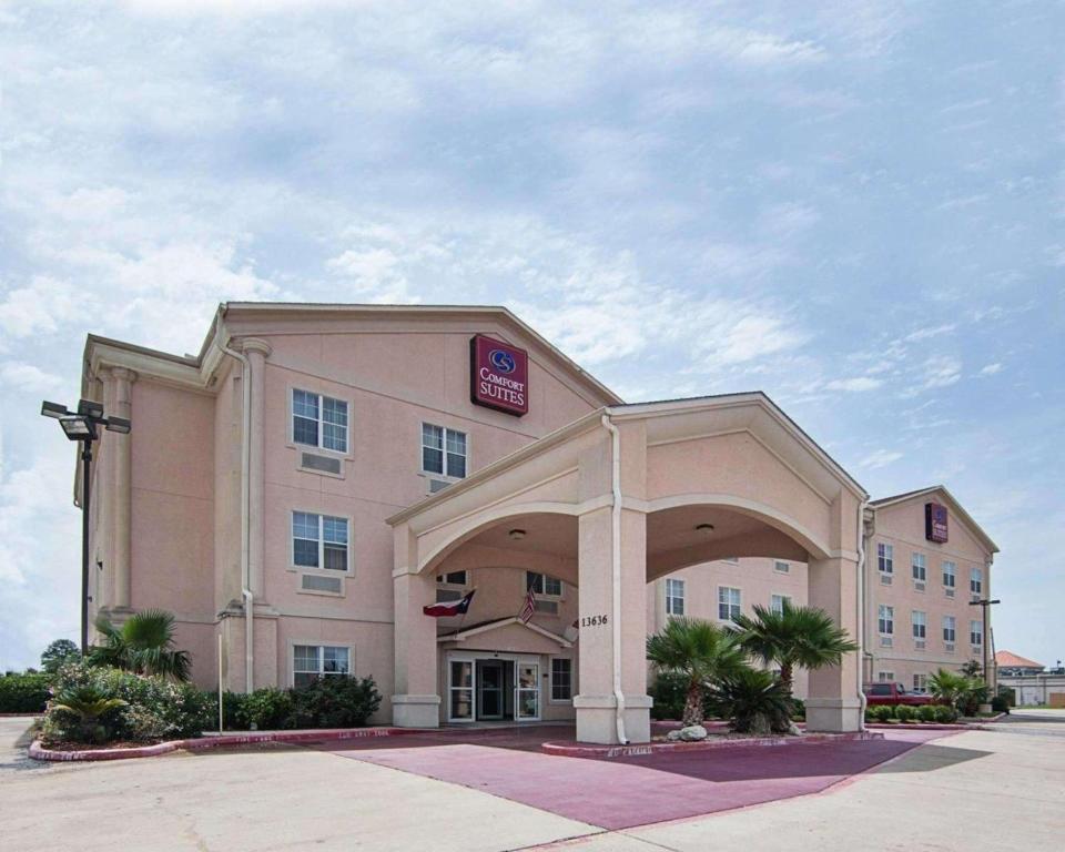 Comfort Suites - Tomball - image 2