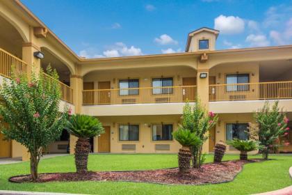 Americas Best Value Inn & Suites Tomball - image 1