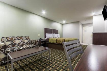 Scottish Inn and Suites Tomball - image 15