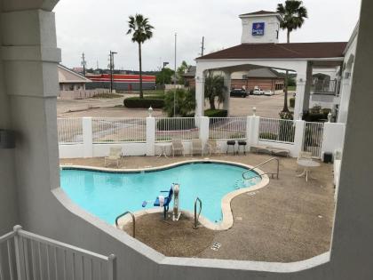 Express Inn Tomball - image 10