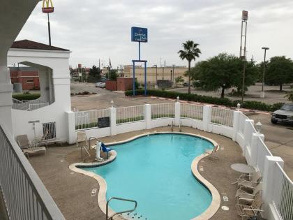 Express Inn Tomball - image 11