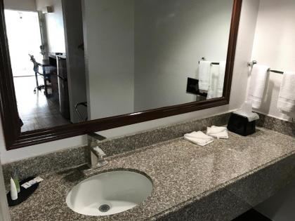 Express Inn Tomball - image 12