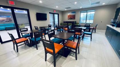 Days Inn & Suites by Wyndham Greater Tomball - image 15