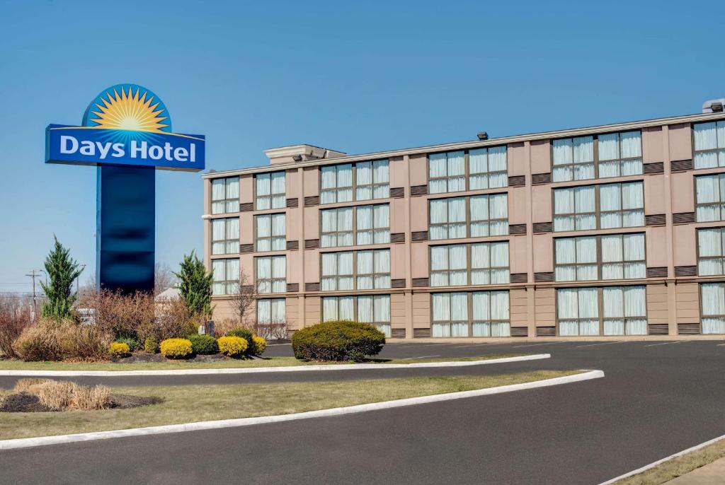 Days Hotel by Wyndham Toms River Jersey Shore - main image