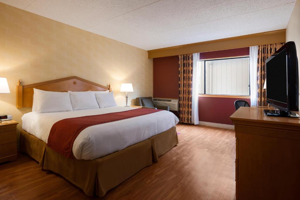 Ramada by Wyndham Toms River - image 3