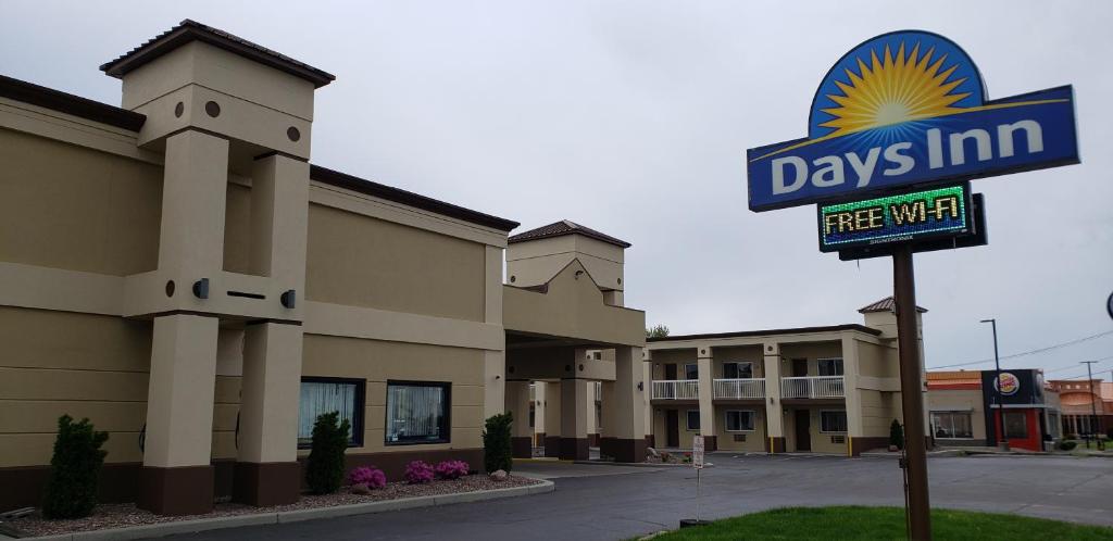 Days Inn by Wyndham Tonawanda/Buffalo - main image