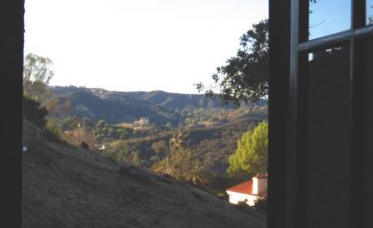 Topanga Canyon Inn Bed and Breakfast - image 9