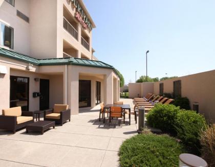 Courtyard by Marriott Topeka - image 2