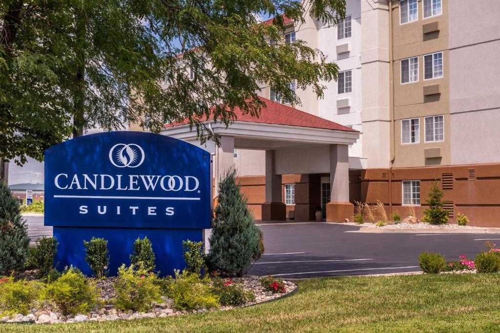 Candlewood Suites - Topeka West an IHG Hotel - main image