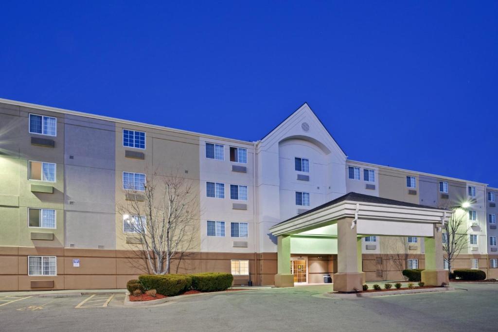 Candlewood Suites - Topeka West an IHG Hotel - image 4