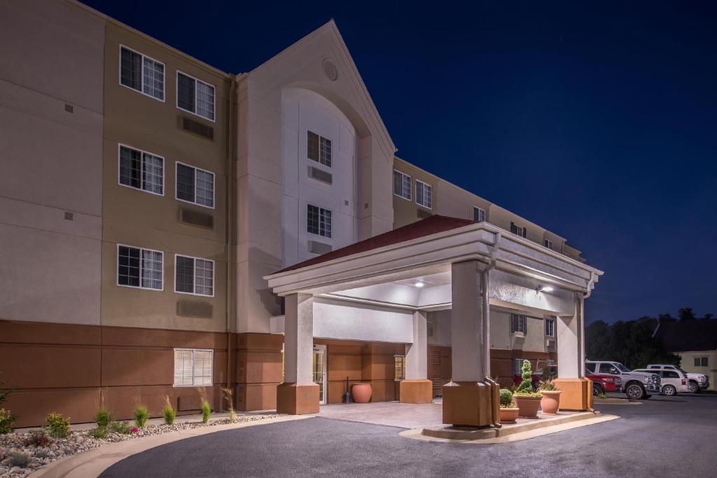 Candlewood Suites - Topeka West an IHG Hotel - image 7