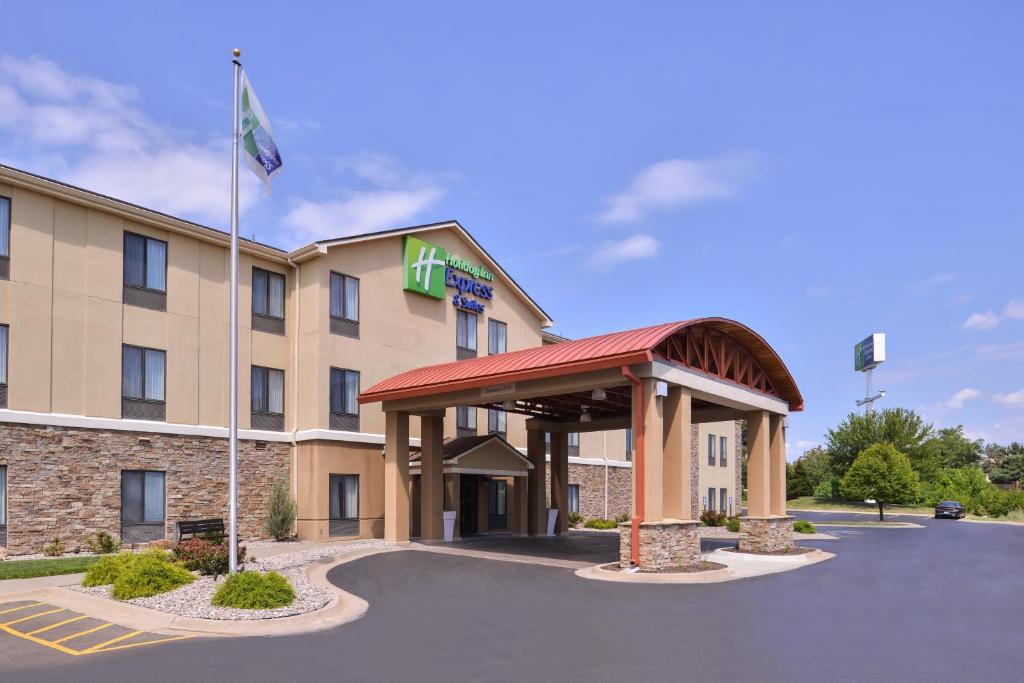 Holiday Inn Express Hotels & Suites Topeka West an IHG Hotel - main image