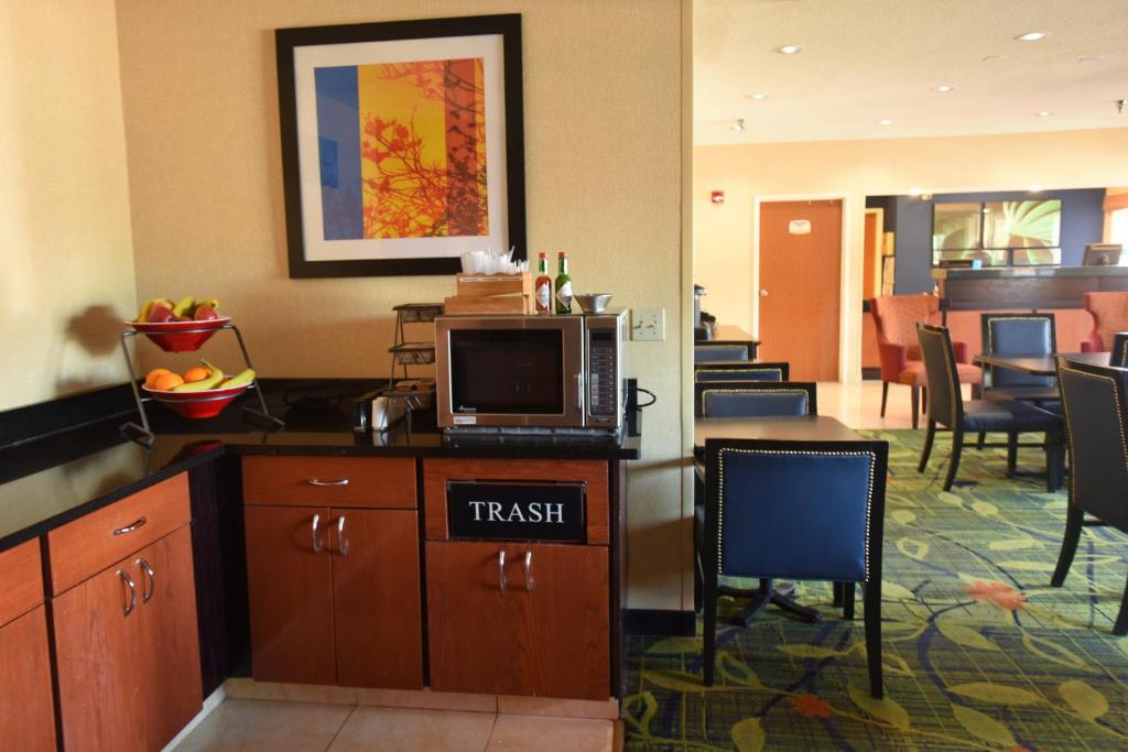 Fairfield Inn Topeka - image 5