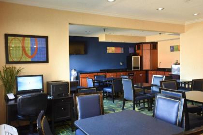 Fairfield Inn Topeka - image 8