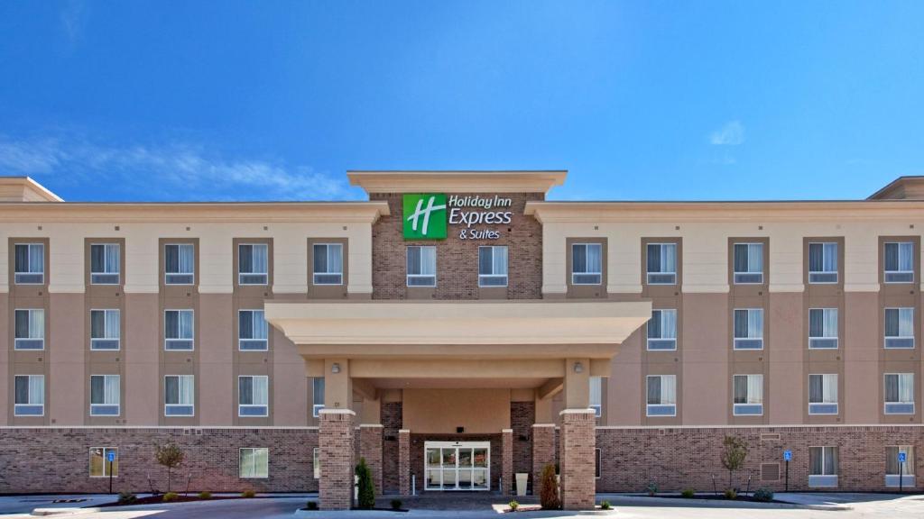 Holiday Inn Express Topeka North an IHG Hotel - main image