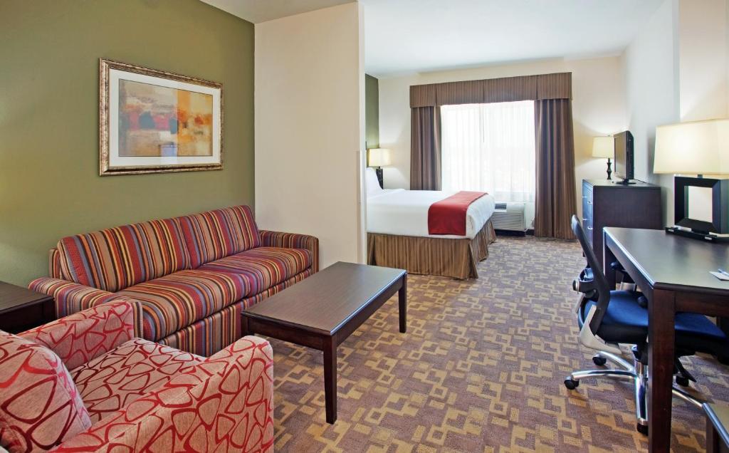 Holiday Inn Express Topeka North an IHG Hotel - image 3