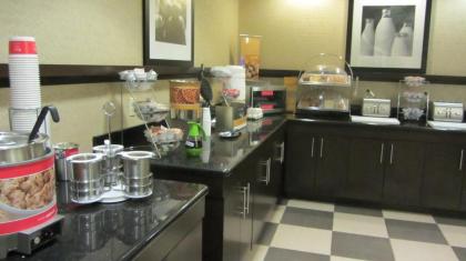 Hampton Inn Topeka - image 11