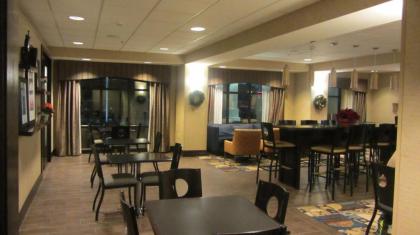 Hampton Inn Topeka - image 7