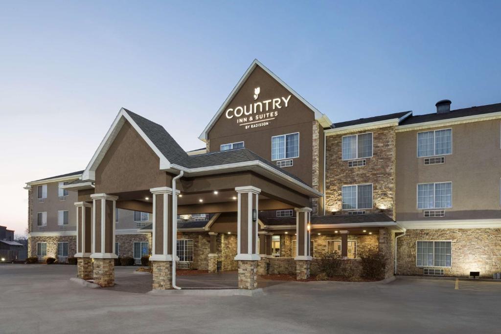 Country Inn & Suites by Radisson Topeka West KS - main image