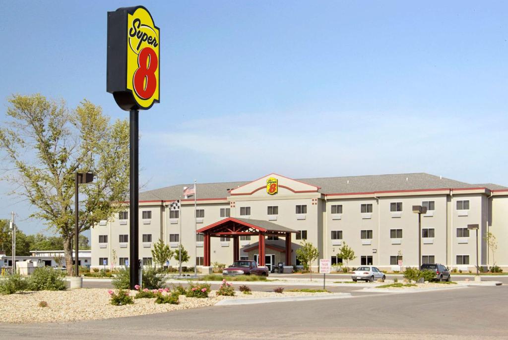 Super 8 by Wyndham Topeka at Forbes Landing - main image