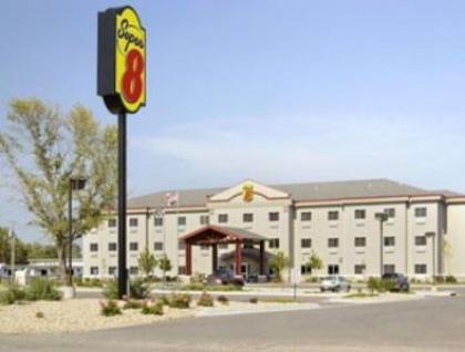 Super 8 by Wyndham Topeka at Forbes Landing - image 14