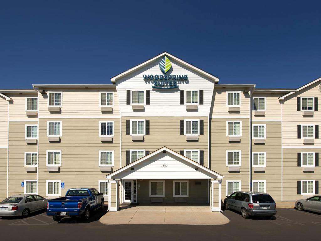 WoodSpring Suites Topeka - main image