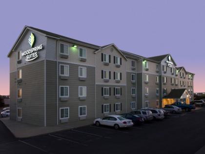 WoodSpring Suites Topeka - image 4