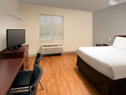 WoodSpring Suites Topeka - image 7