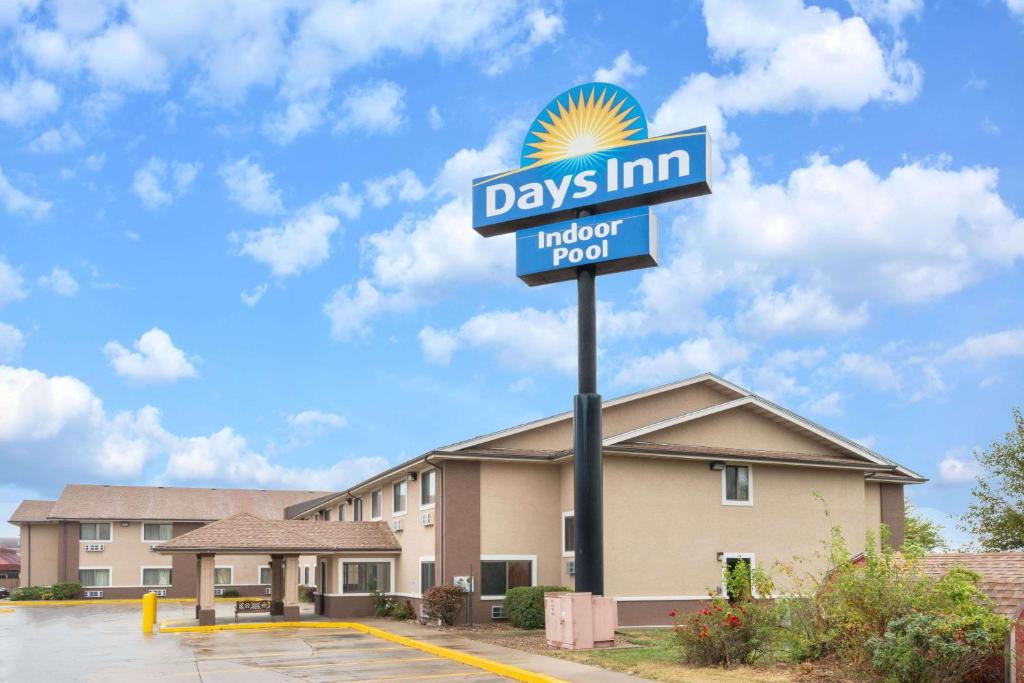 Days Inn by Wyndham Topeka - main image