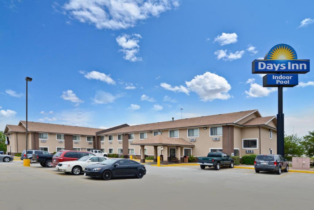 Days Inn by Wyndham Topeka - image 2