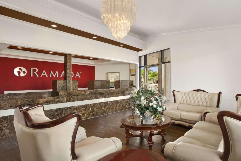 Ramada by Wyndham Torrance - image 7